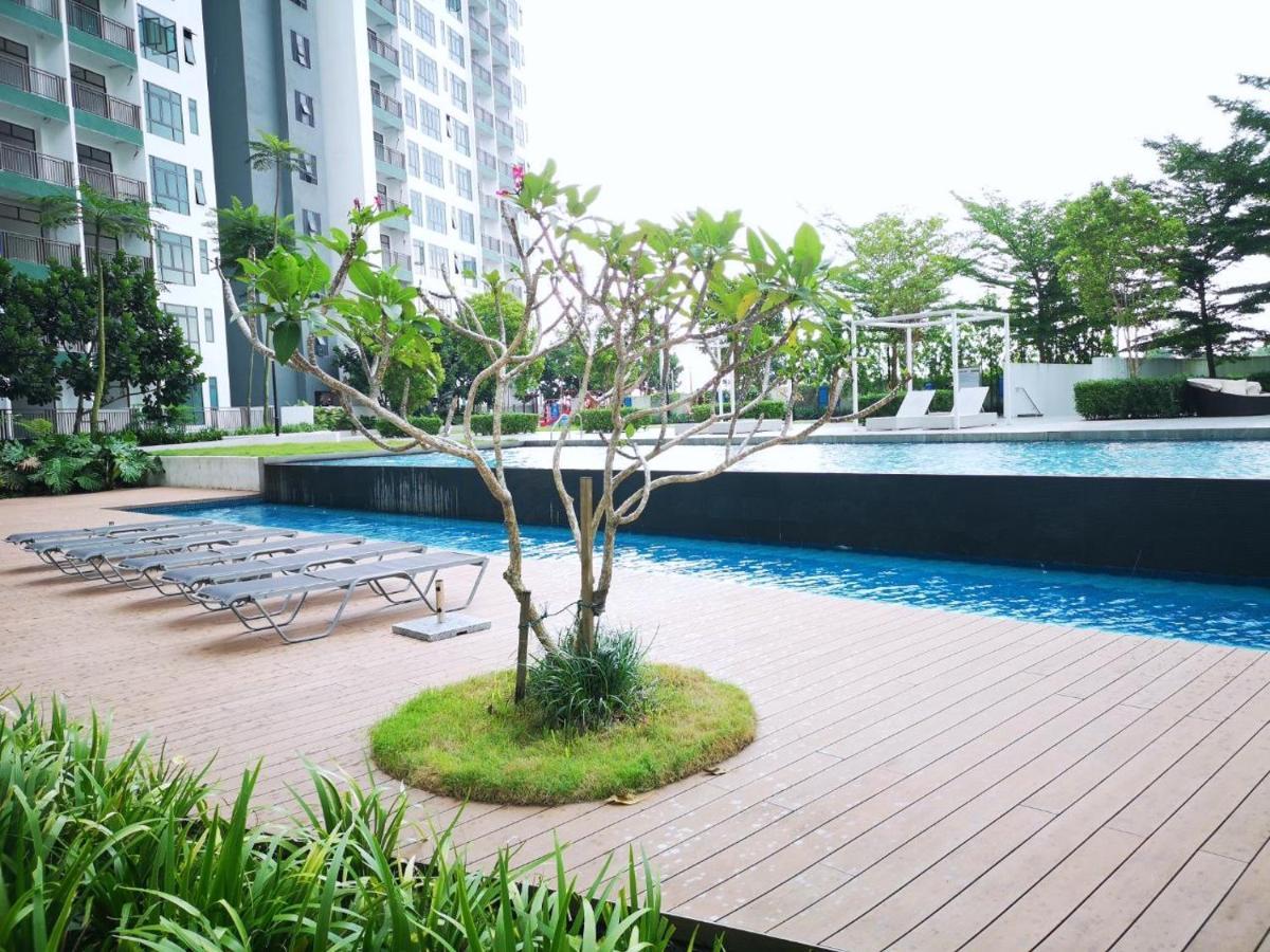 Yolo Budget Condo Premium Facilities One Johor Bahru Exterior photo